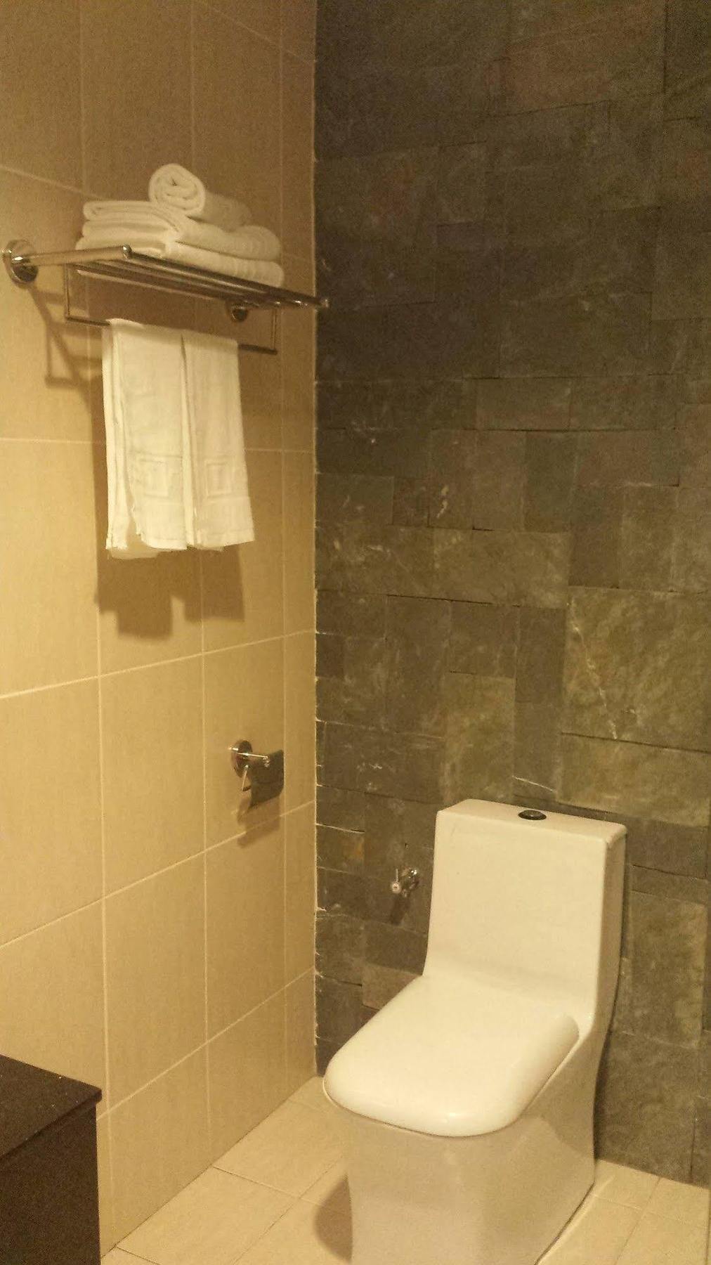 Tribeca Suites Kuching Eksteriør billede