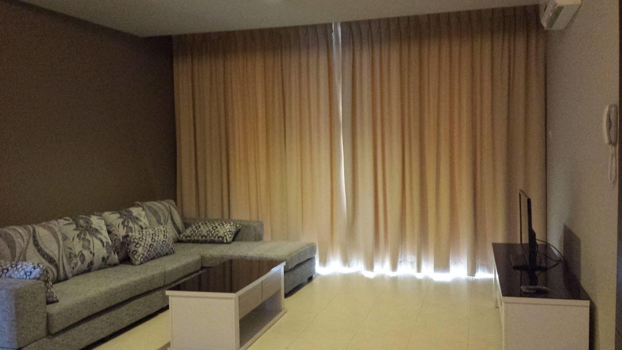 Tribeca Suites Kuching Eksteriør billede