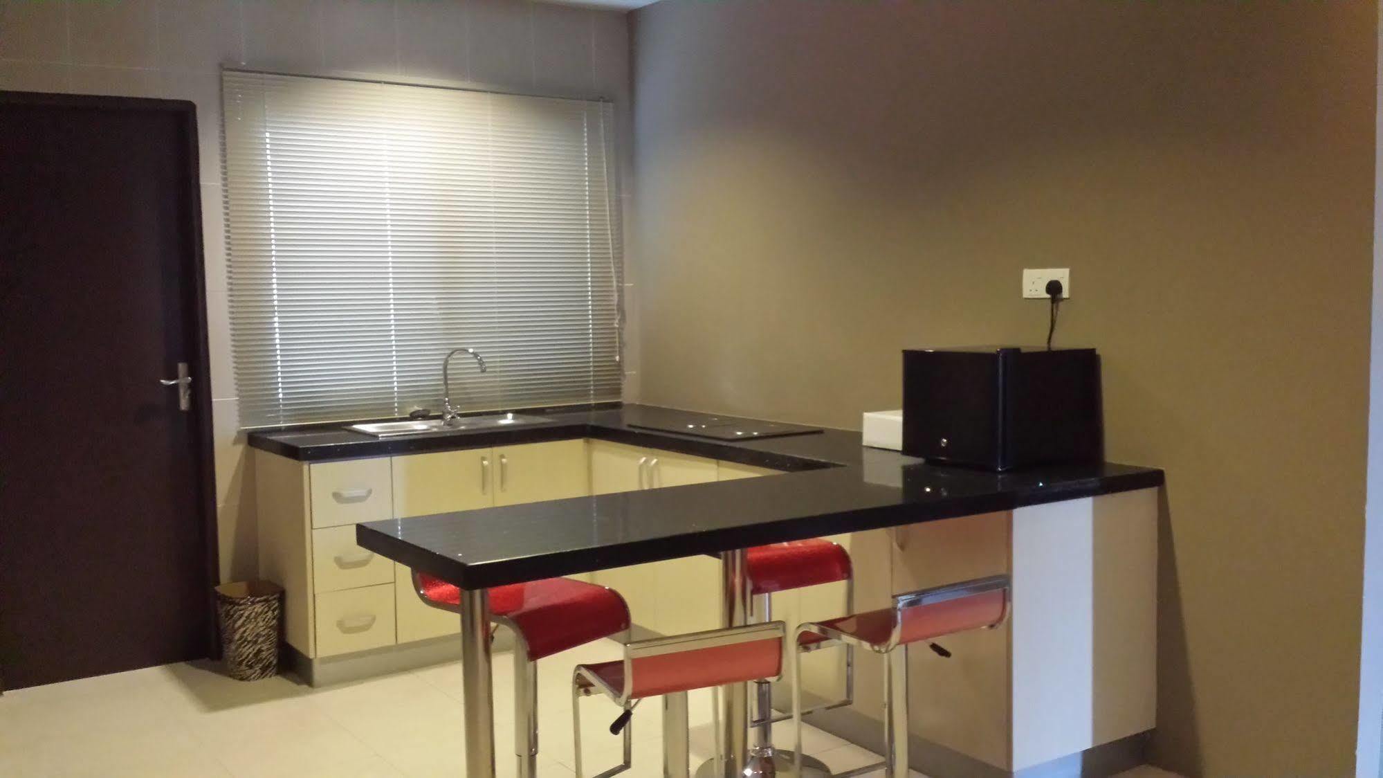 Tribeca Suites Kuching Eksteriør billede